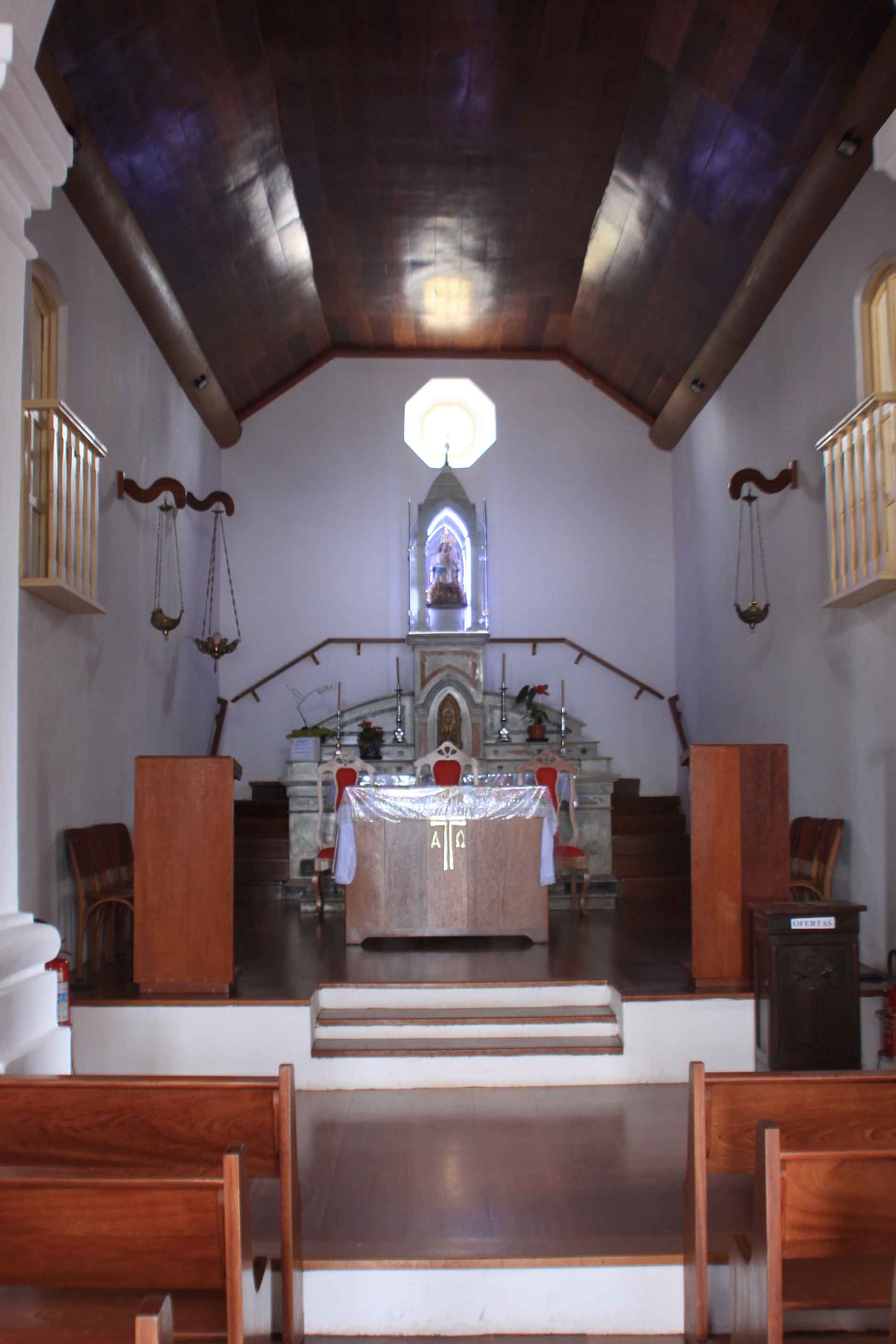 Altar-mor da Capela Nossa Senhora de MOnte Serrat