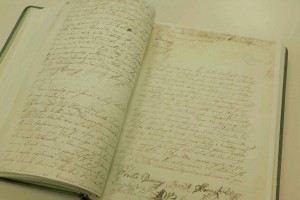 Livro de Ouro aberto no dia da instalação da Câmara Municipal em Dezembro de 1797