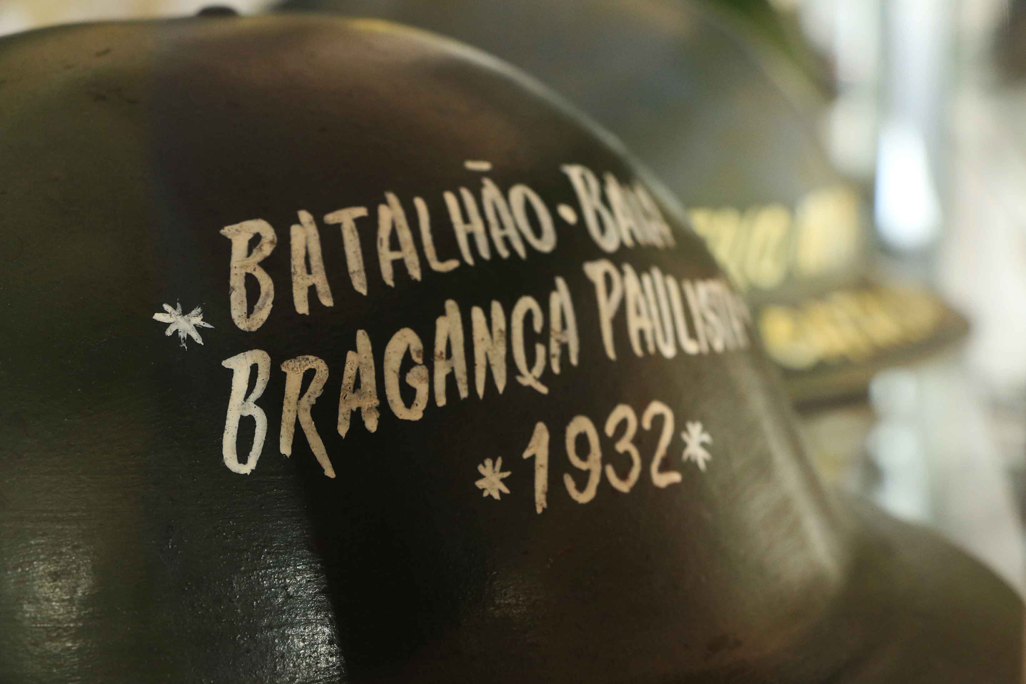 Capacete dos soldados da Revolução de 32