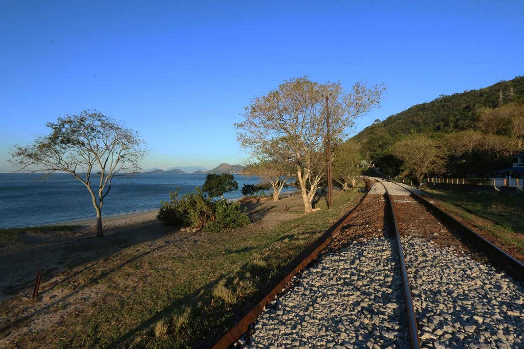 Ferrovias na Rio-Santos - Praia Grande - Mangaratiba (foto Márcio Masulino)