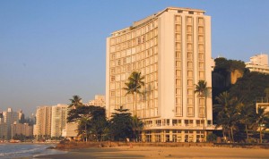 Arquitetura na Rio-Santos-guaruja-arquitetura-edificio-sobre-as-ondas-bx