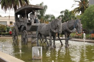esculturas e monumentos-Monumento Carro de Molas - Foto Sandro Scheurmann