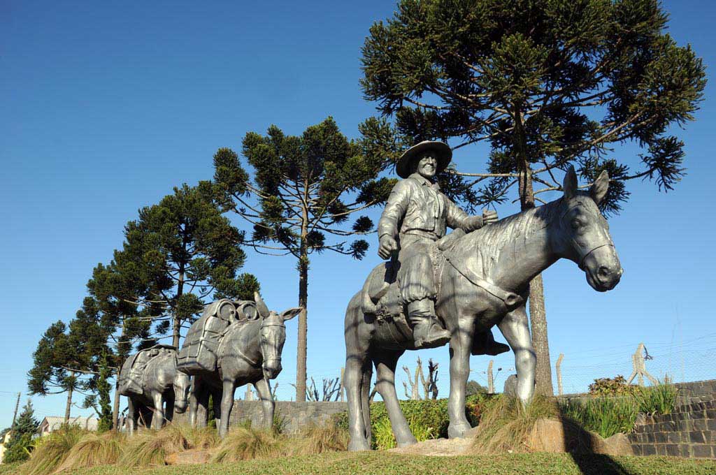 esculturas e monumentos-Monumento Tropeiro - Foto Toninho Vieira