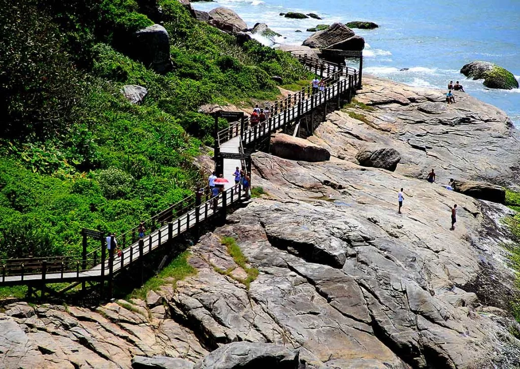 Jesuítas e caminhos de Anchieta-Itanhaem-Historia-Passarela-de-Anchieta-bx