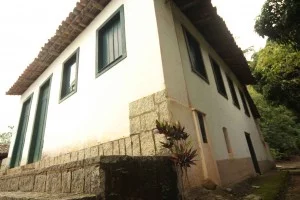 ilhabela-arquitetura-taipa-de-pilao-casa-familia-Leite-799-bx