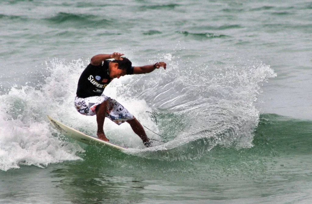 sao-sebastiao-esportes-Surfe-em-Maresias-bx