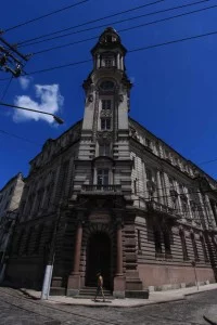 Torre de 40 metros do Palácio Oficial da Bolsa de Café com os 4 gênios simbolizando a Indústria, o Comércio, a Lavoura e a Navegação