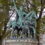 Catedral-Notre-Dame-de-Paris-Franca-Estatua-de-Carlos-Magno-web