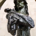 16.09.45 (2) – Busto em bronze Bellone – Auguste Rodin – ft Nathália Weber