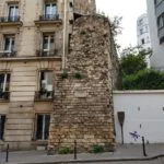 16.48.51 – Ruína da primeira muralha construída por Felipe Augusto – ft Nathália Weber