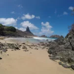 fernando-de-noronha-praia-do-cachorro-web