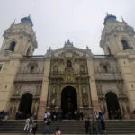Lima-Catedral-fachada-ft-Marco-Briones-X-web
