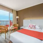 Quarto-Vista-Mar-com-Balcao