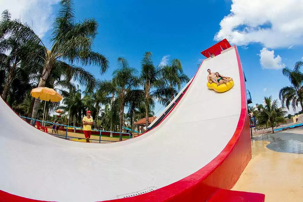 Primeiro grande parque aquático do Acre terá toboáguas radicais, rio lento  e até piscina de ondas