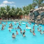 Castelo-Park-Aquatico-Piscina-de-Cascata-foto-por-divulgacao-Castelo-Park-Aquatico