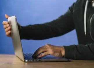 Pesquisa da NordVPN aponta aumento de golpes online ligados a viagens, apps e redes públicas