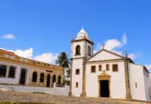 Igreja mais antiga do Brasil ganha nova iluminação cênica em Pernambuco