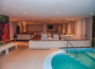 Experiência do Nikkey Palace para o BTS inclui hospedagem, transporte e camarote