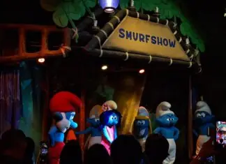 Vila dos Smurfs Park chega a São Paulo com atrações imersivas e diversão para toda a família