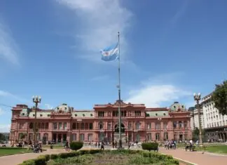 Com comitiva oficial e turistas, 1º voo experimental Vitória-Buenos Aires marca nova era do turismo no ES